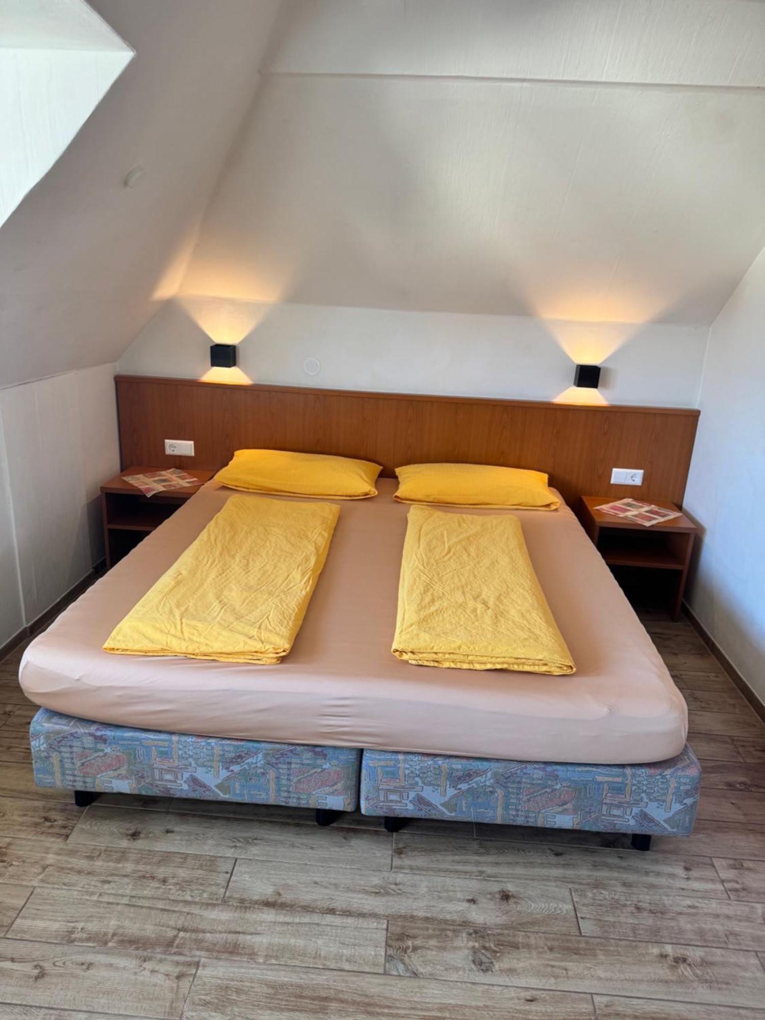 Hotel-Heilsberg กอทท์มาดิงเกน ภายนอก รูปภาพ