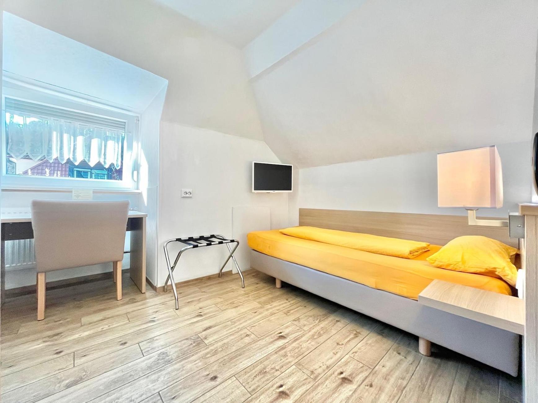 Hotel-Heilsberg กอทท์มาดิงเกน ภายนอก รูปภาพ